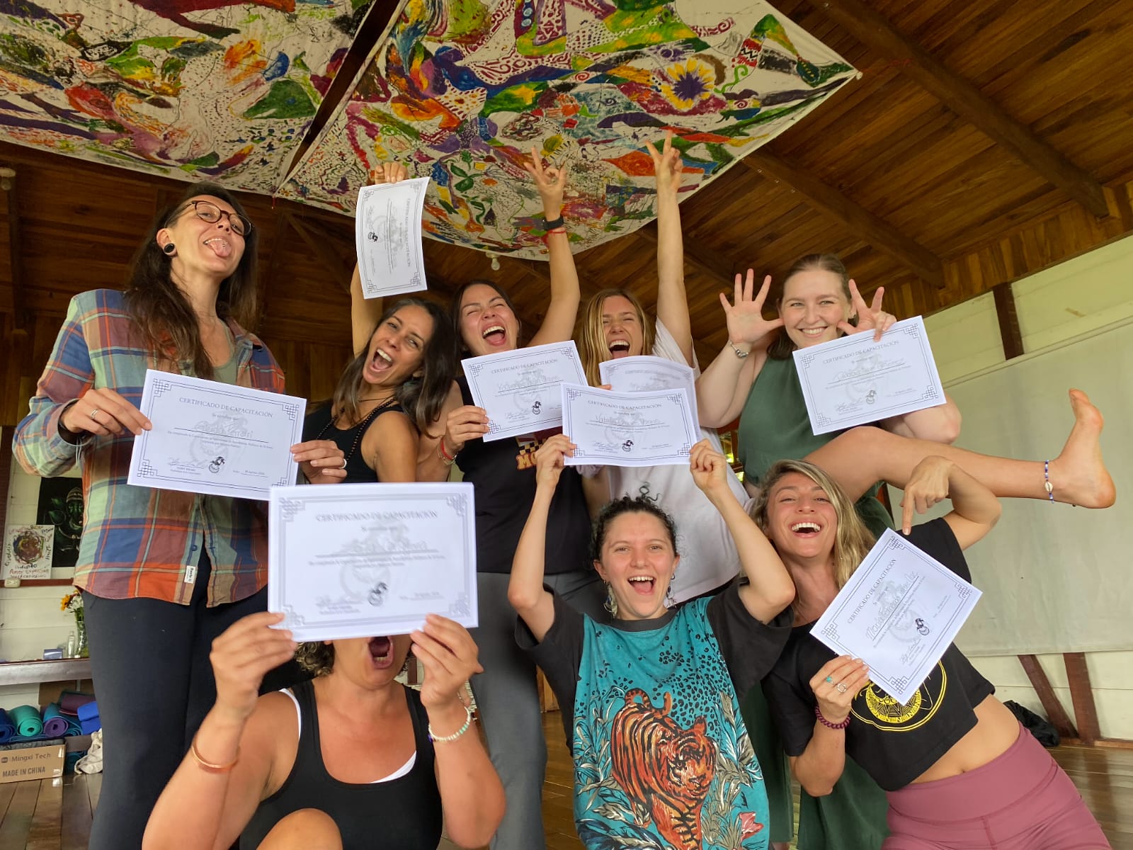 Mujeres Fuertes Autodefensa graduates display certificates — Toby Israel facilitation